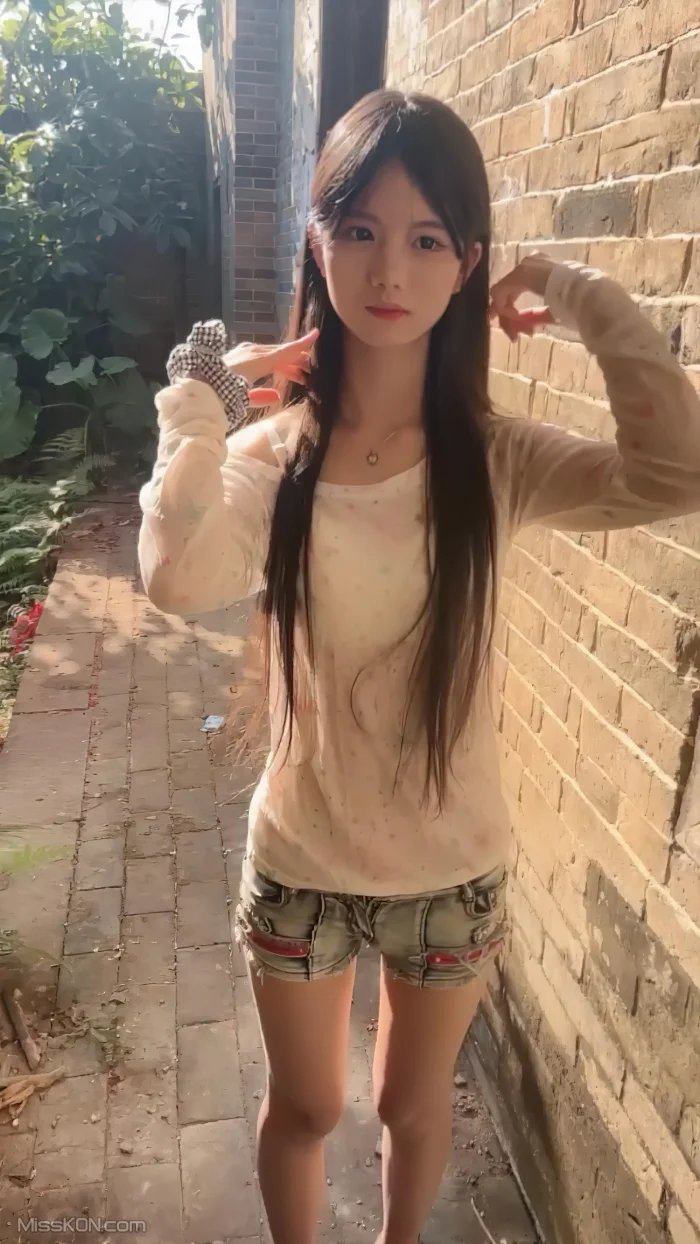 水嫩宝宝: 农村07年美少女 户外跳蛋 勾搭隔壁油腻大叔 (62 photos + 3 videos)