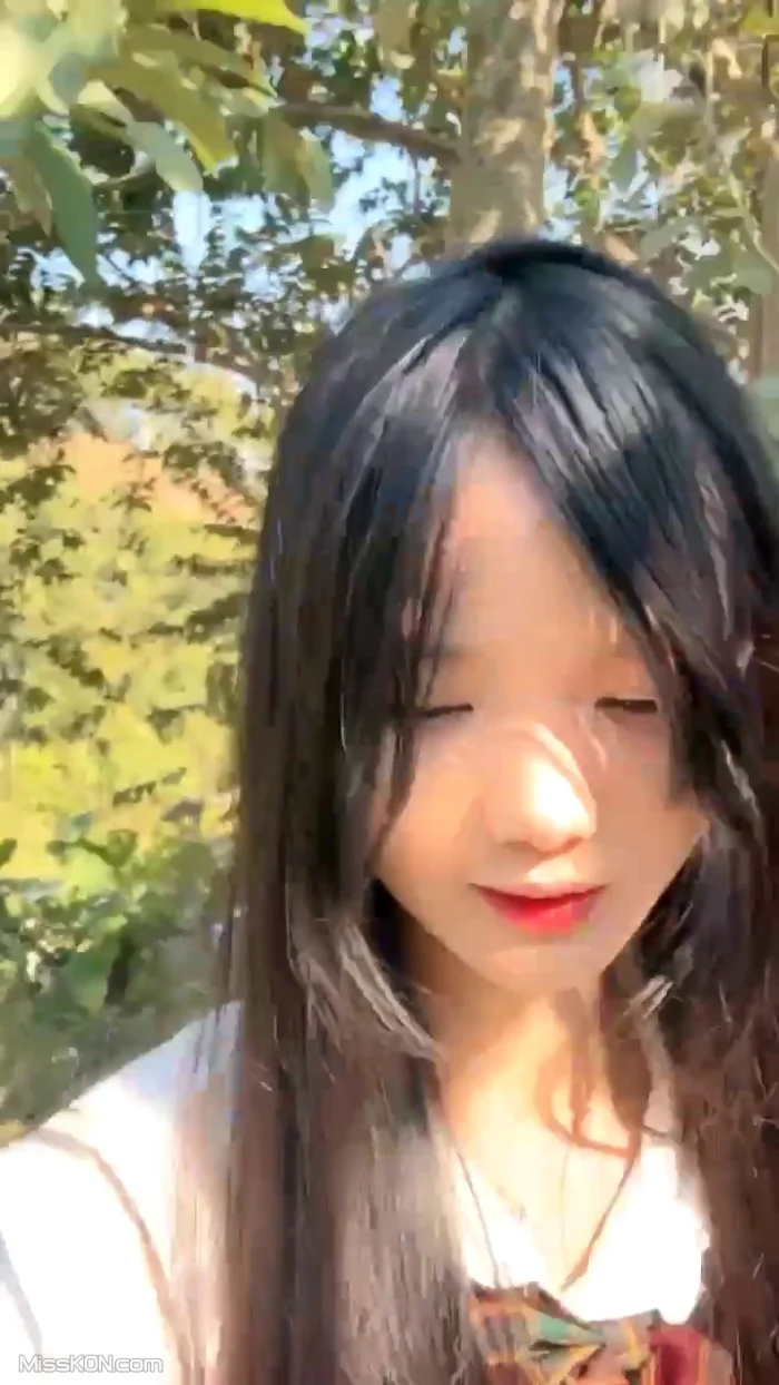 水嫩宝宝: 农村07年美少女 户外跳蛋 勾搭隔壁油腻大叔 (62 photos + 3 videos) – Page 2