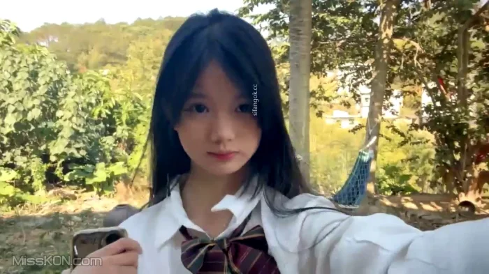 水嫩宝宝: 农村07年美少女 户外跳蛋 勾搭隔壁油腻大叔 (62 photos + 3 videos) – Page 2