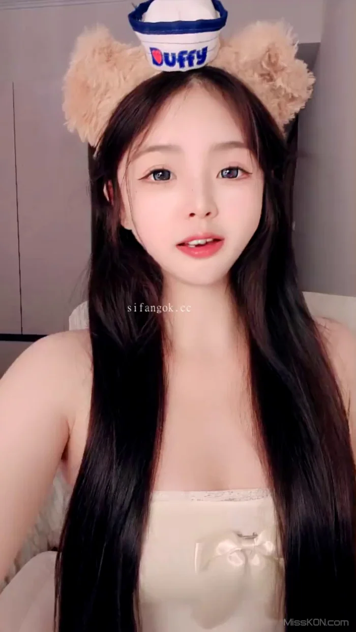 小懒猫: 正宗甜美校花 道具自慰还喷水 (54 photos + 9 videos) – Page 2