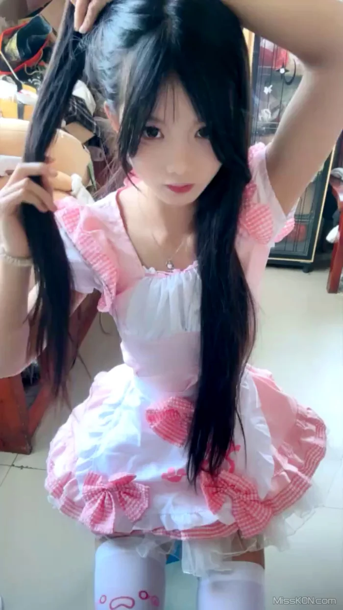 07水嫩宝宝: 绝美农村女孩 村里露出 (43 photos + 6 videos)