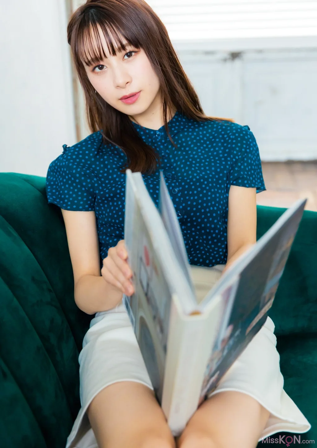 [JP] Kaori Maeda (前田佳織里): 1st写真集 おとなのかおり (声優パラダイス) (154 photos) – Page 2