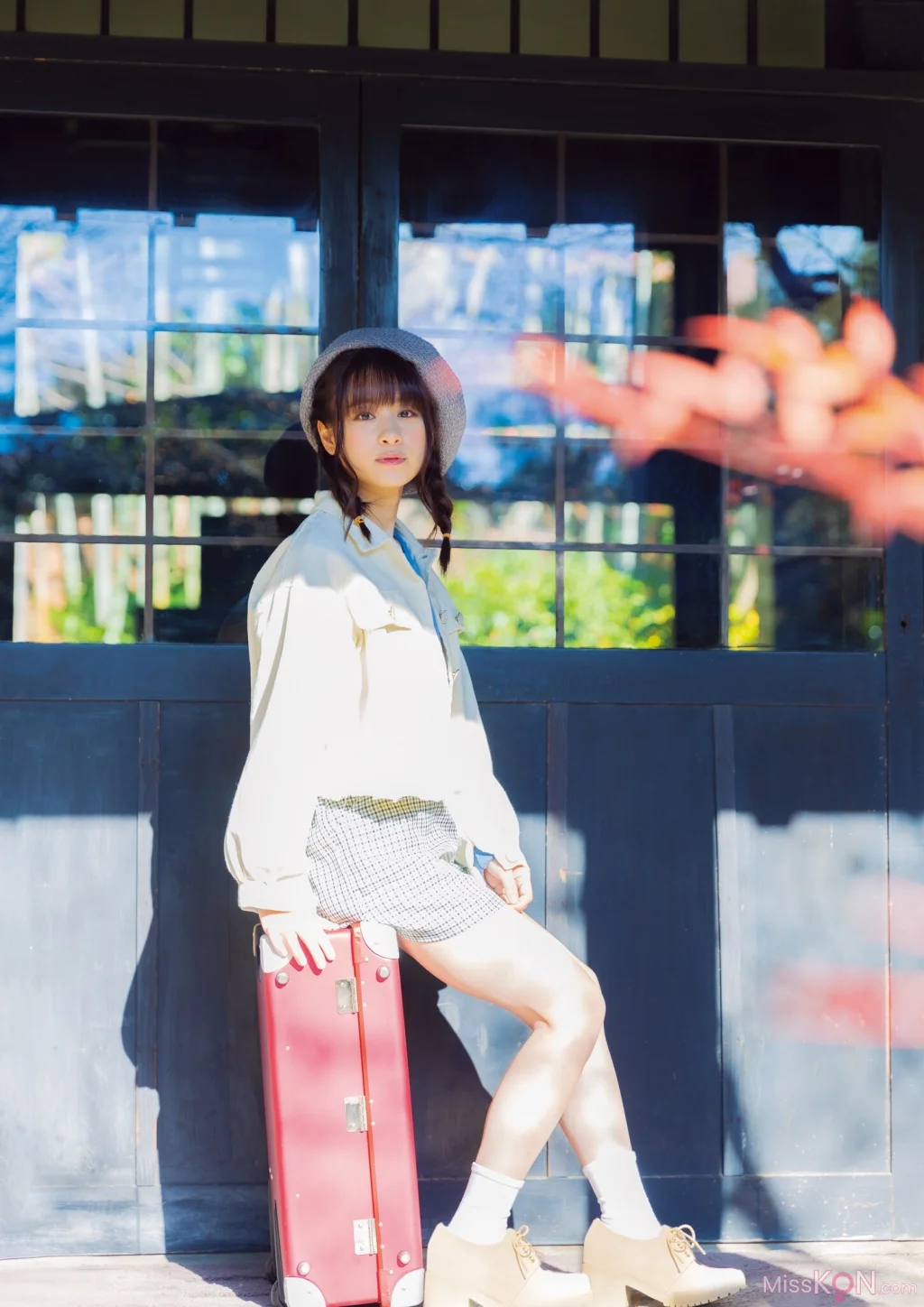 [JP] Kaori Maeda (前田佳織里): 1st写真集 おとなのかおり (声優パラダイス) (154 photos) – Page 2