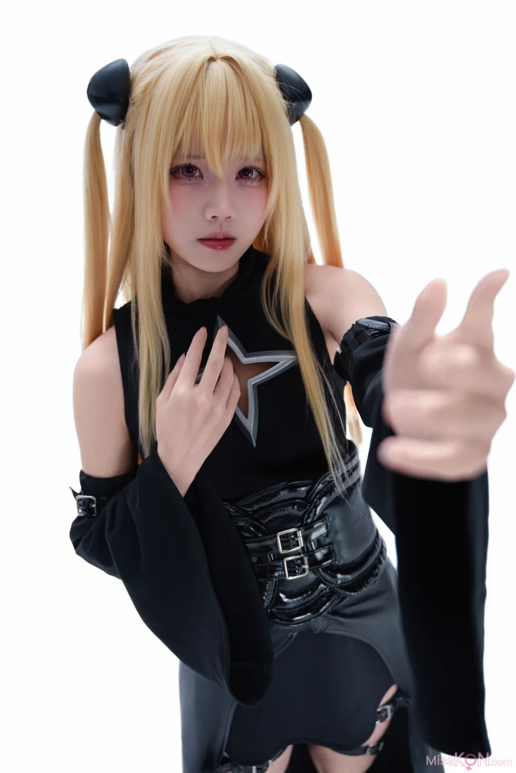 Coser@清水凪: 出包王女 金色暗影 (38 photos)