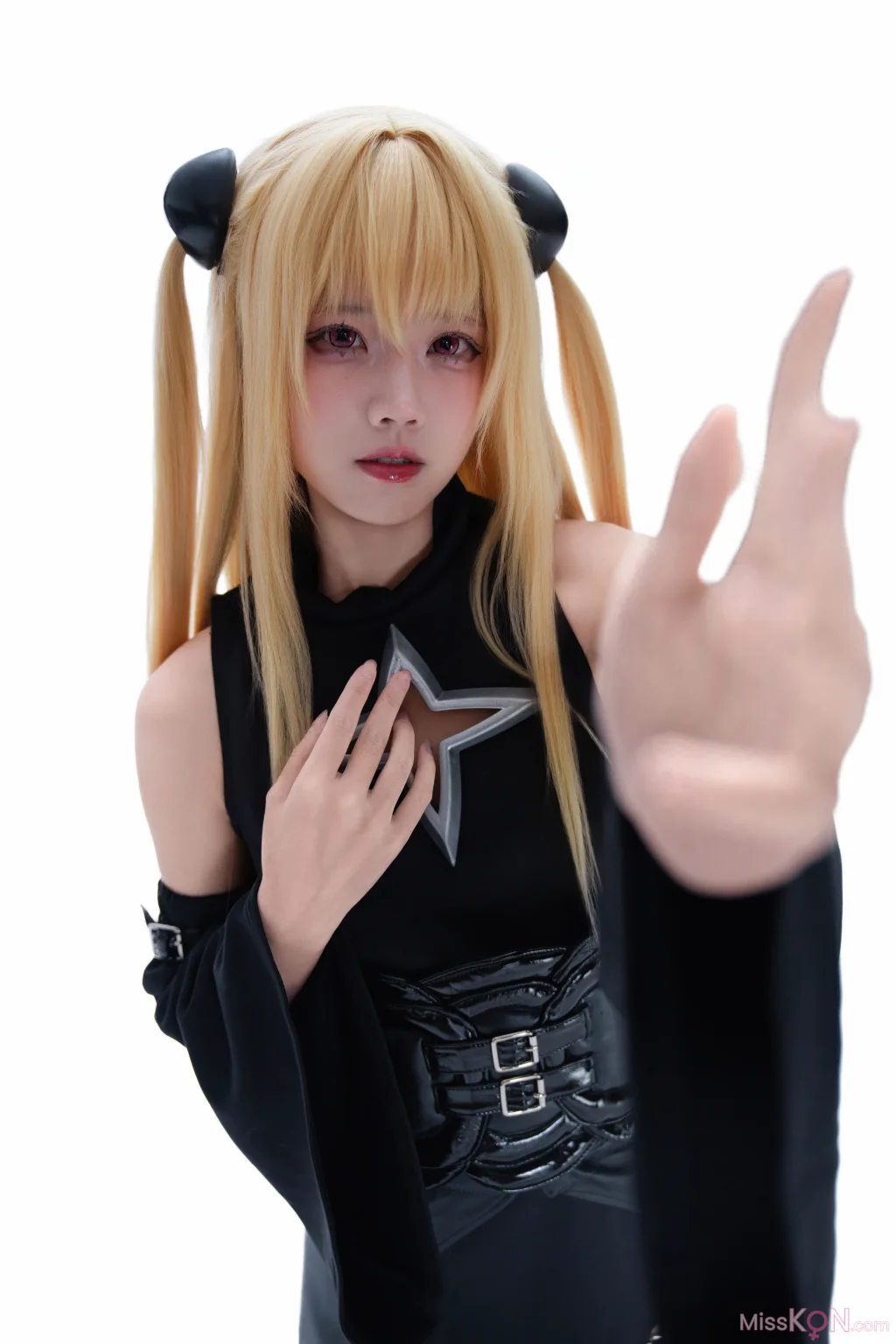 Coser@清水凪: 出包王女 金色暗影 (38 photos)