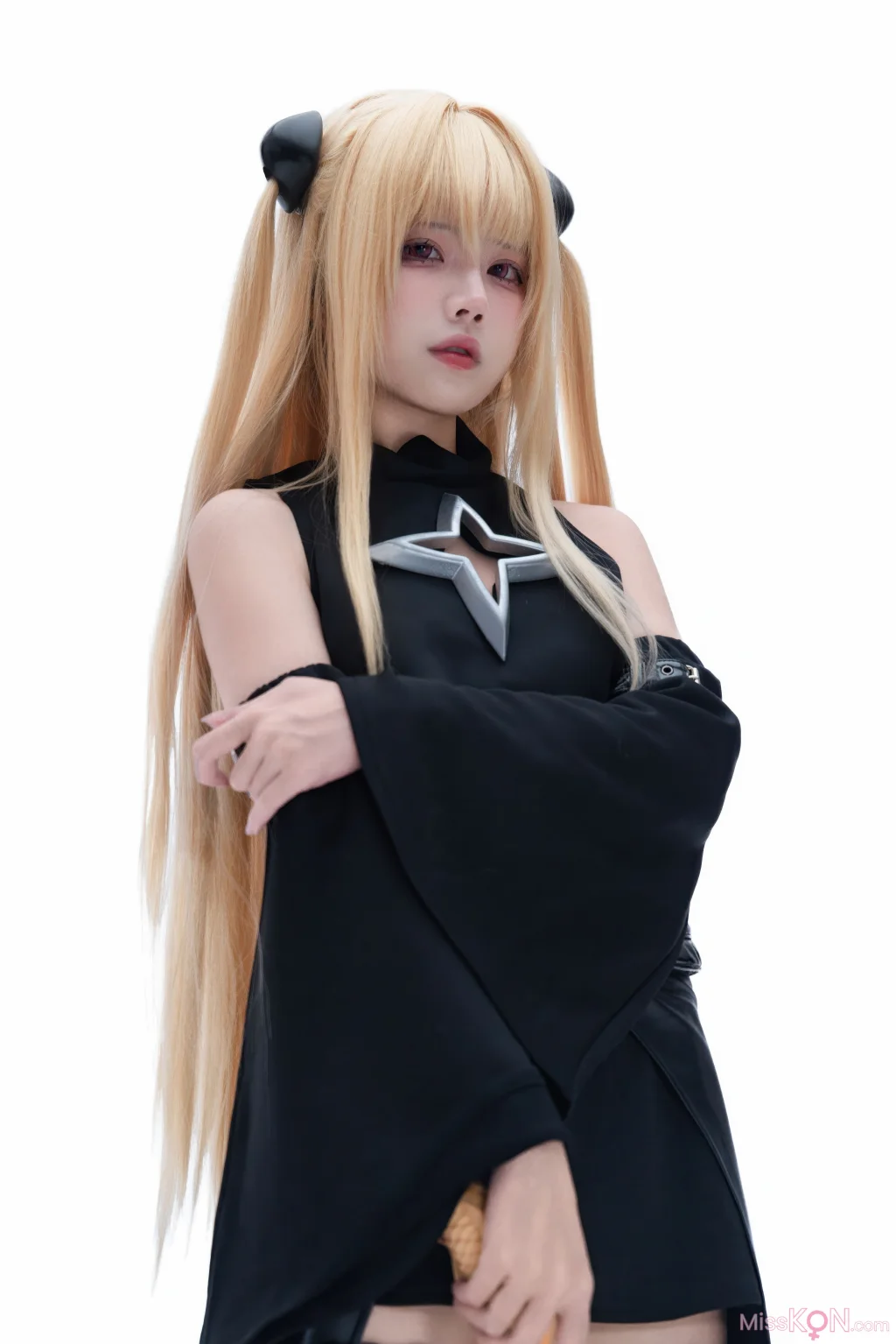 Coser@清水凪: 出包王女 金色暗影 (38 photos)