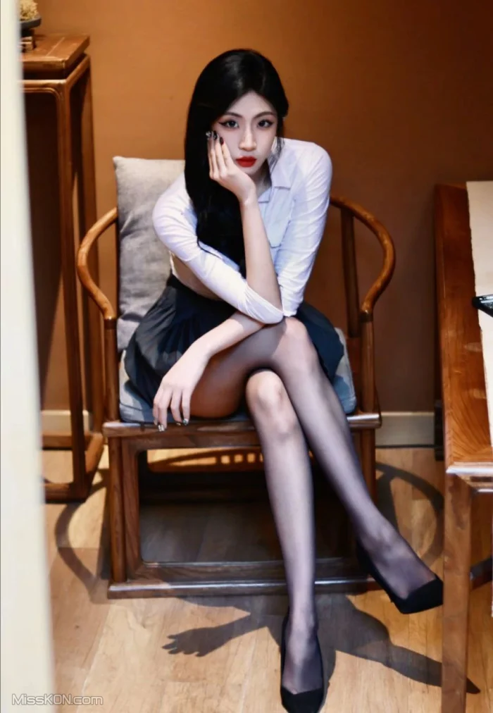 邓亚丽: 2026.01.14 舞蹈系留学生 (56 photos + 24 videos) – Page 2