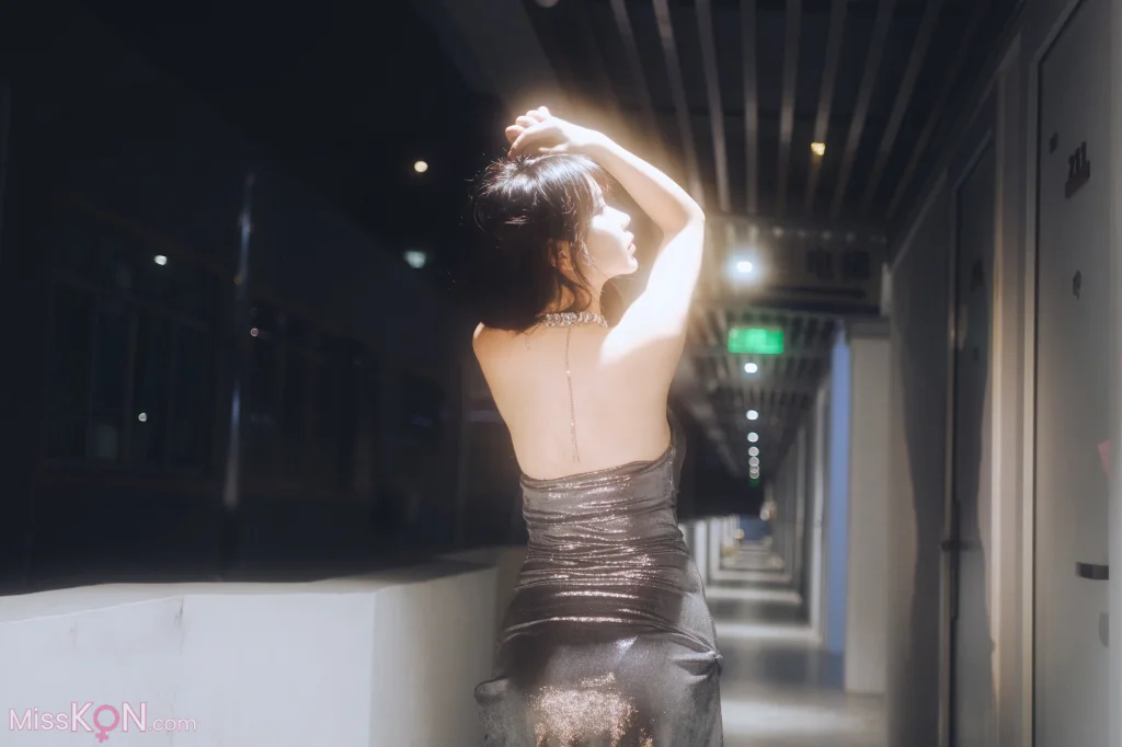 Coser@Tina很妖孽呀: 夜色连衣裙 (37 photos)
