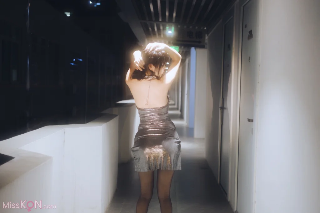 Coser@Tina很妖孽呀: 夜色连衣裙 (37 photos)