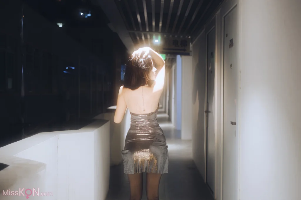 Coser@Tina很妖孽呀: 夜色连衣裙 (37 photos)