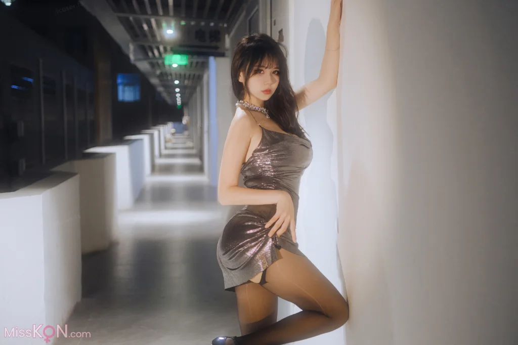 Coser@Tina很妖孽呀: 夜色连衣裙 (37 photos)