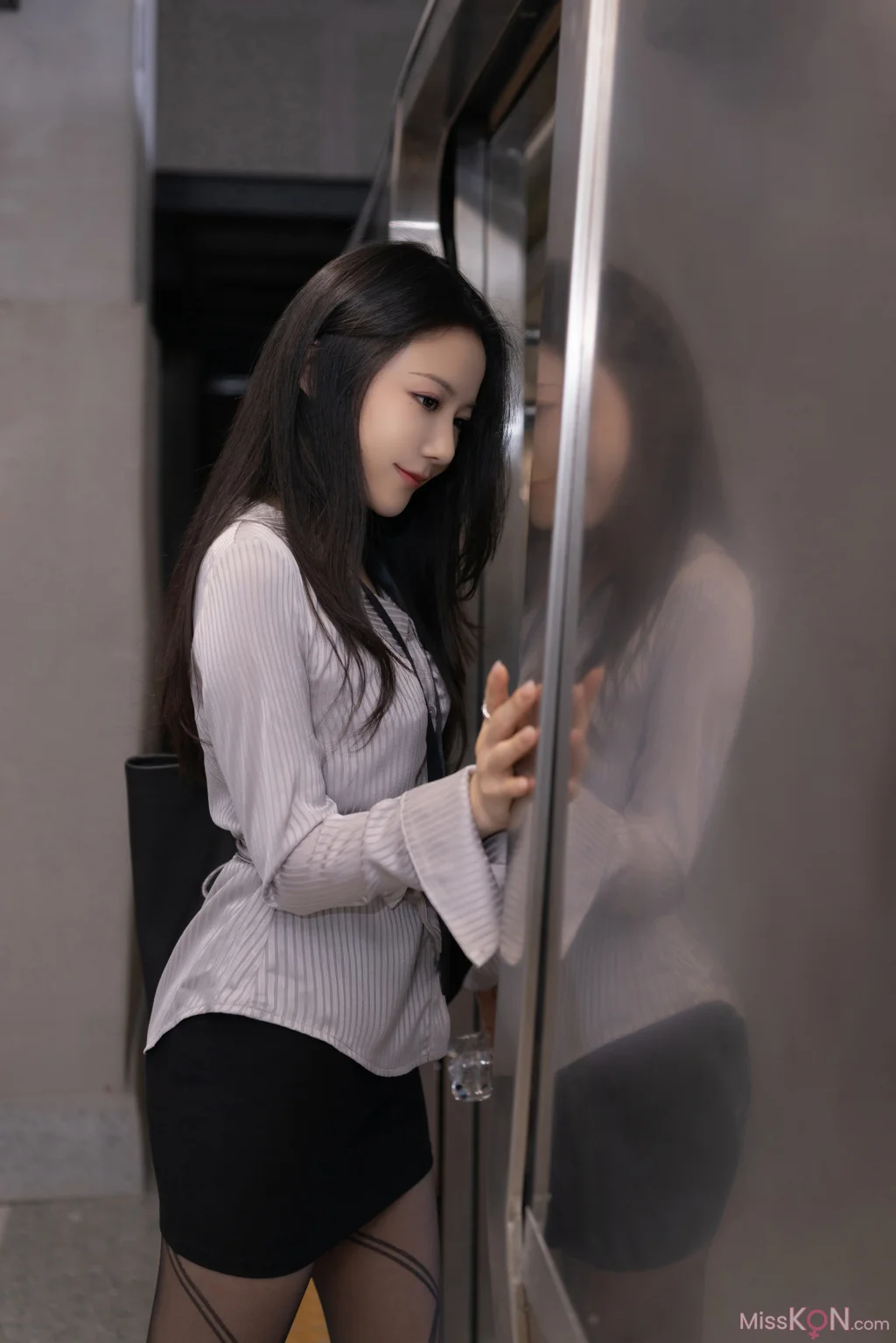 [内购无水印] 鱼子酱Fish: 秀人网模特 催眠地铁 (120 photos)