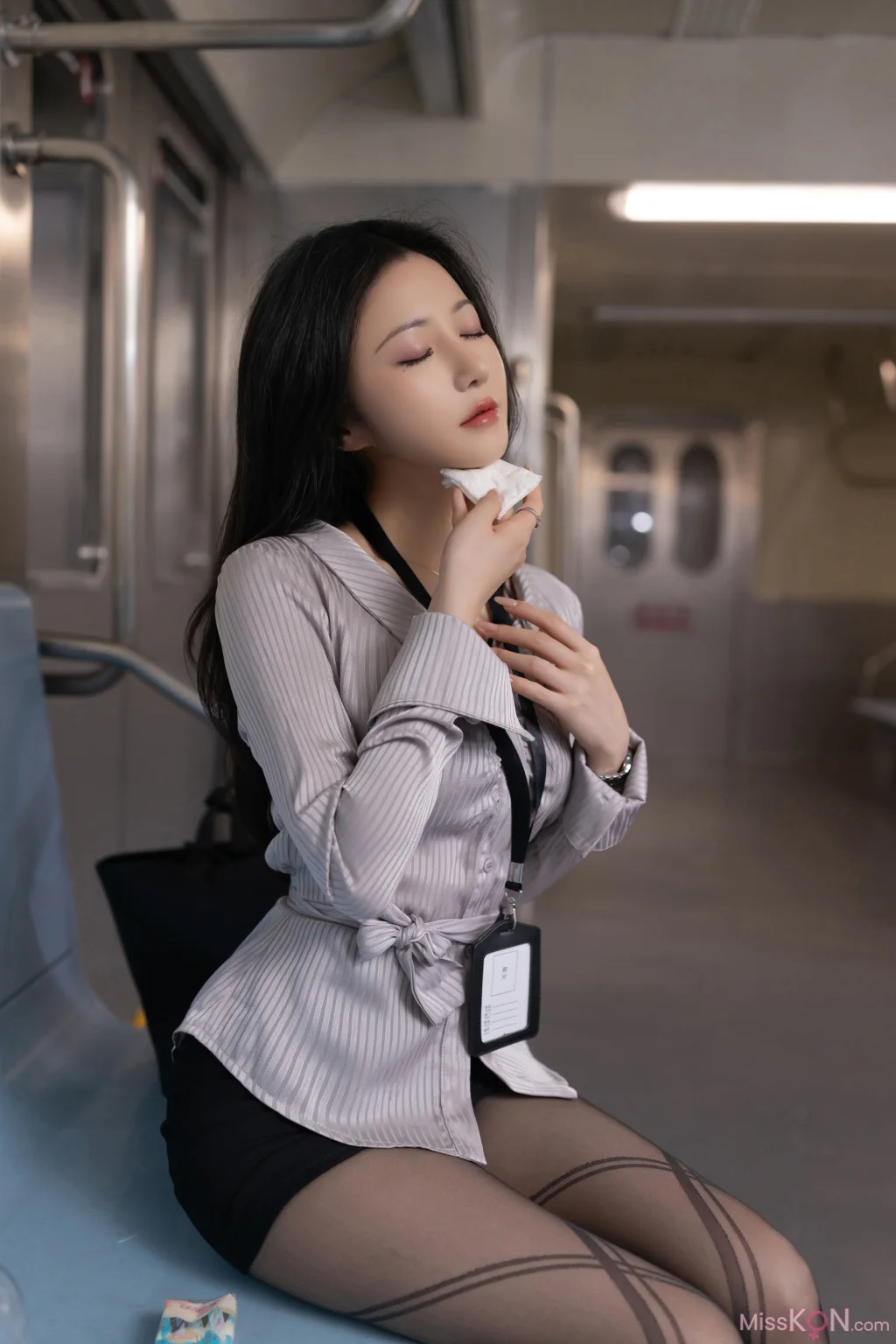 [内购无水印] 鱼子酱Fish: 秀人网模特 催眠地铁 (120 photos)