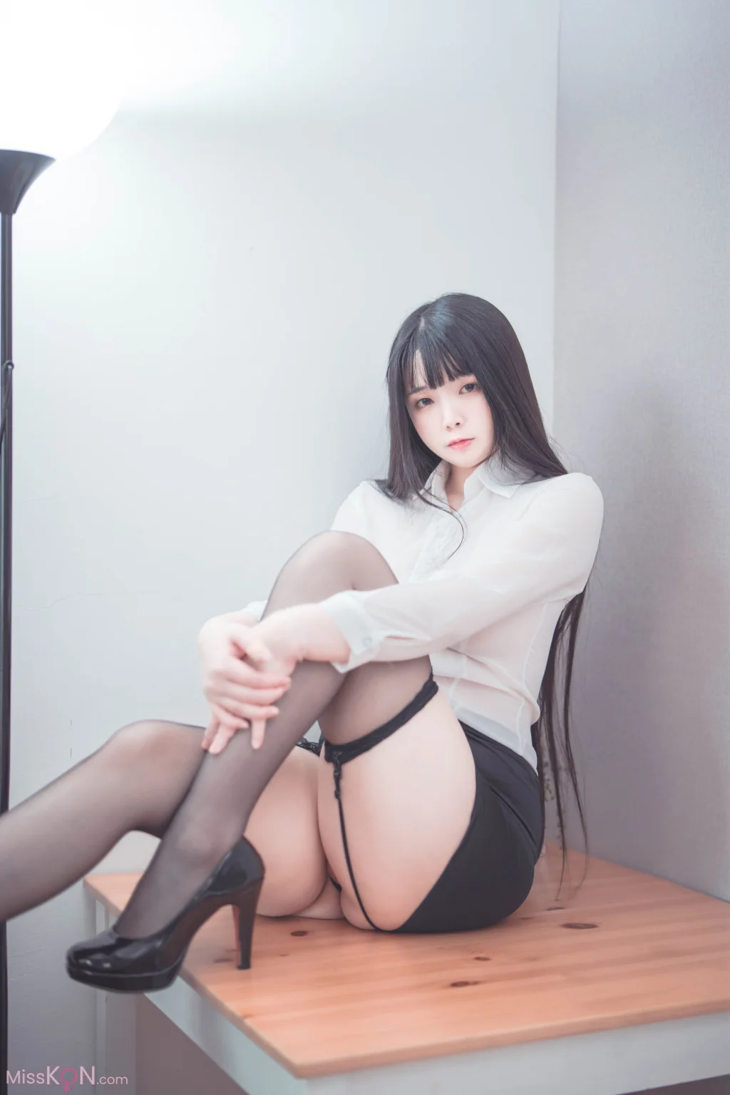 Coser@落落Raku: Weekday Eat Me (44 photos + 2 videos)