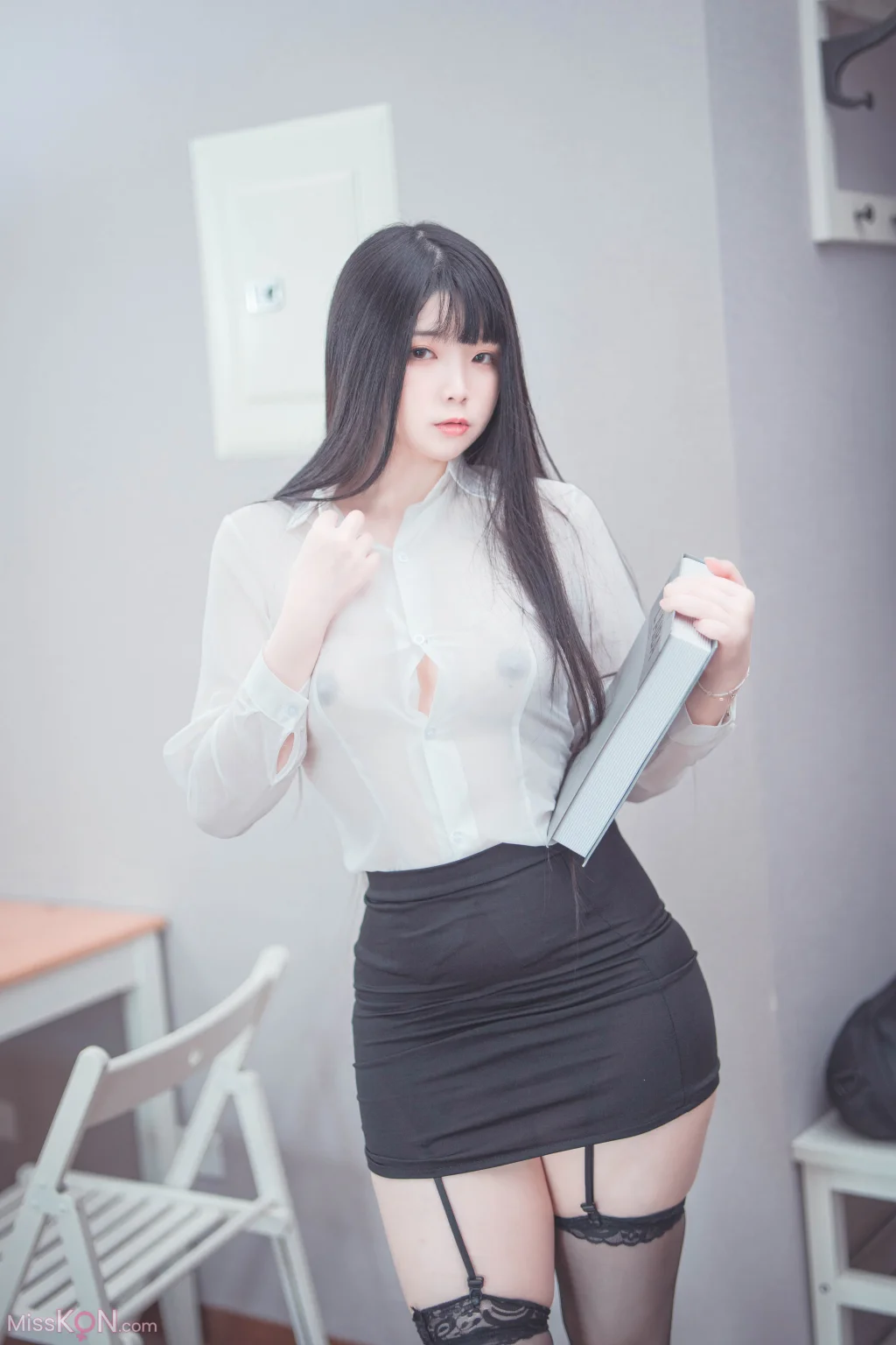 Coser@落落Raku: Weekday Eat Me (44 photos + 2 videos)