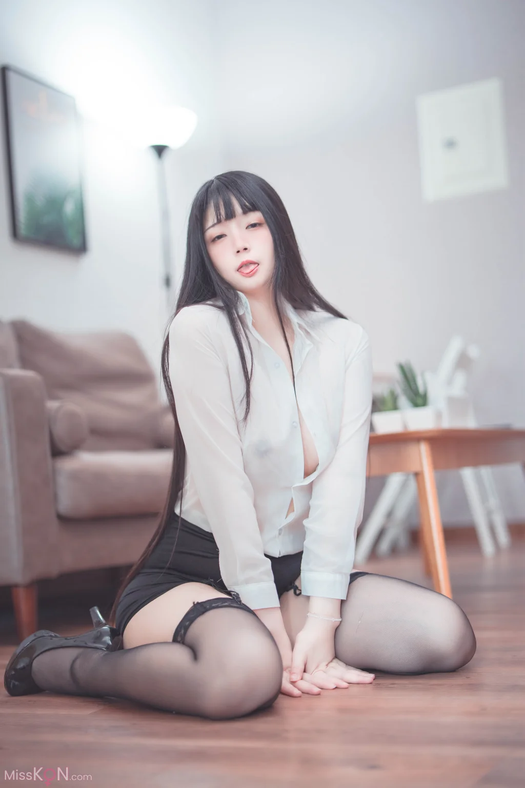 Coser@落落Raku: Weekday Eat Me (44 photos + 2 videos)