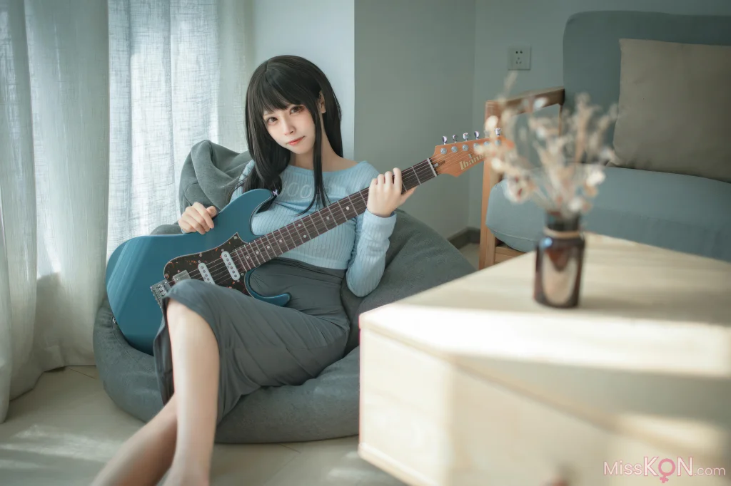 Coser@三無人型: 吉他妹妹 (24 photos)
