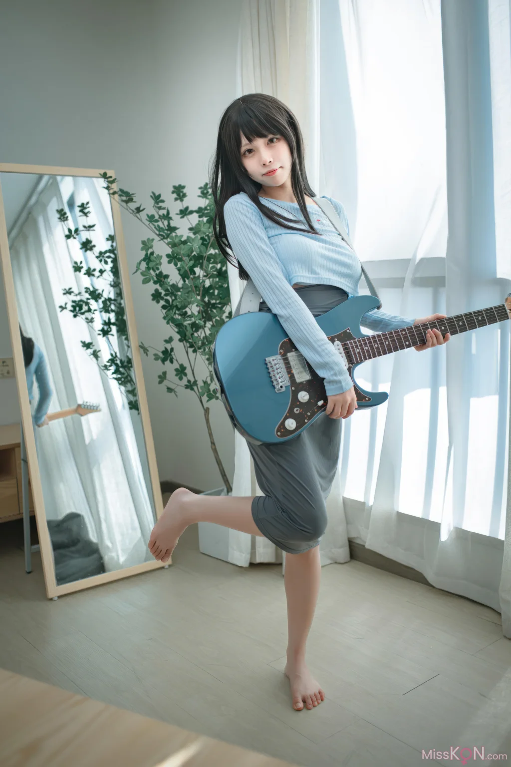 Coser@三無人型: 吉他妹妹 (24 photos)