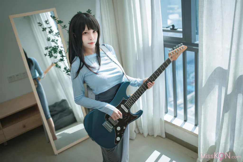 Coser@三無人型: 吉他妹妹 (24 photos)