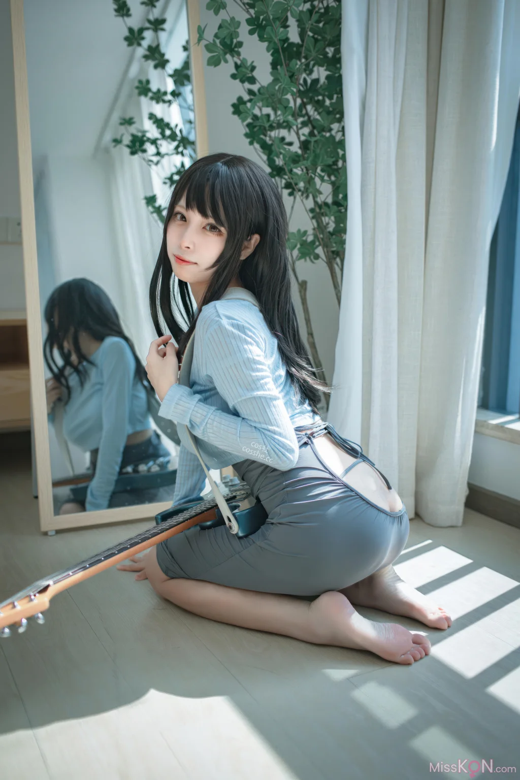 Coser@三無人型: 吉他妹妹 (24 photos)