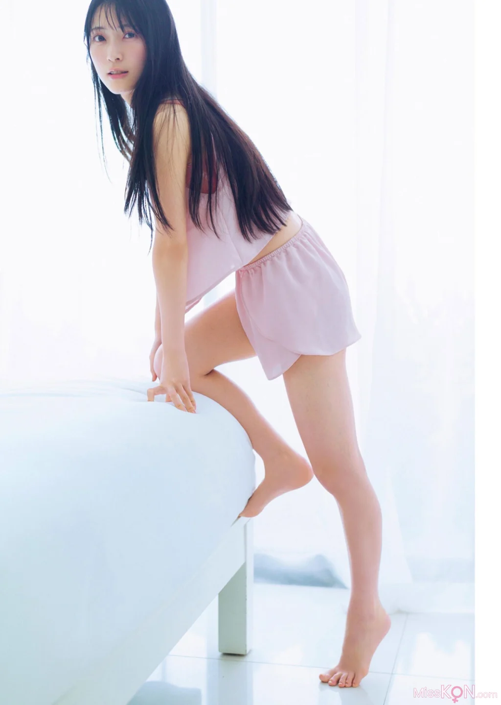 [JP] Airi Satō (佐藤綺星): 1st写真集『天使の反射角度』 (147 photos)