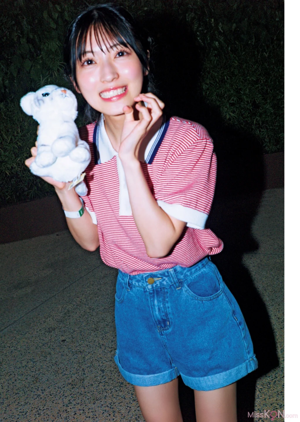 [JP] Airi Satō (佐藤綺星): 1st写真集『天使の反射角度』 (147 photos) – Page 2