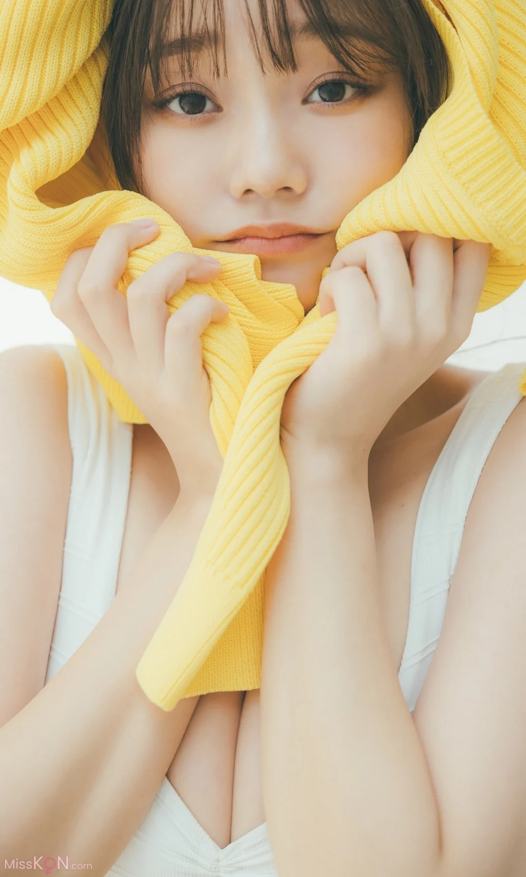 [JP] 青戸しの:【デジタル限定】写真集「WHITE and・・・」 週プレ PHOTO BOOK (63 photos) – Page 2