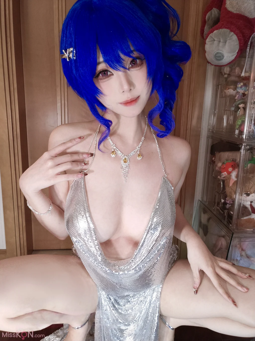Coser@蜜汁猫裘: 碧蓝航线 圣路易斯礼服自拍 (16 photos + 1 video)