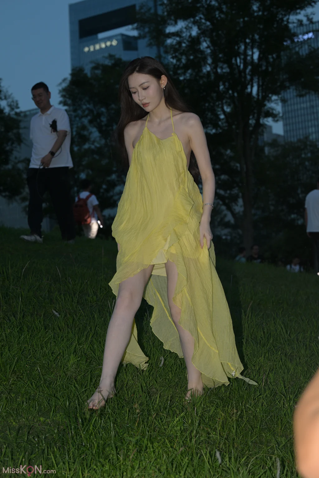 [精选街拍作品] No.5012: S级车模的福音 (270 photos) – Page 2