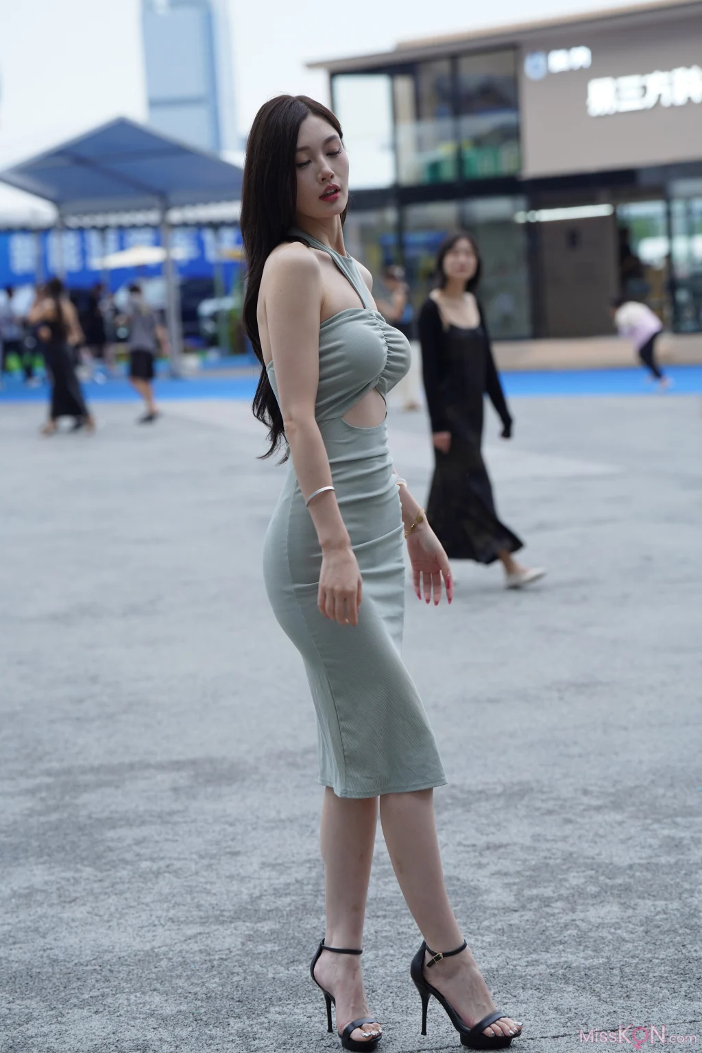[精选街拍作品] No.5020: 妩媚长裙女子 (171 photos)