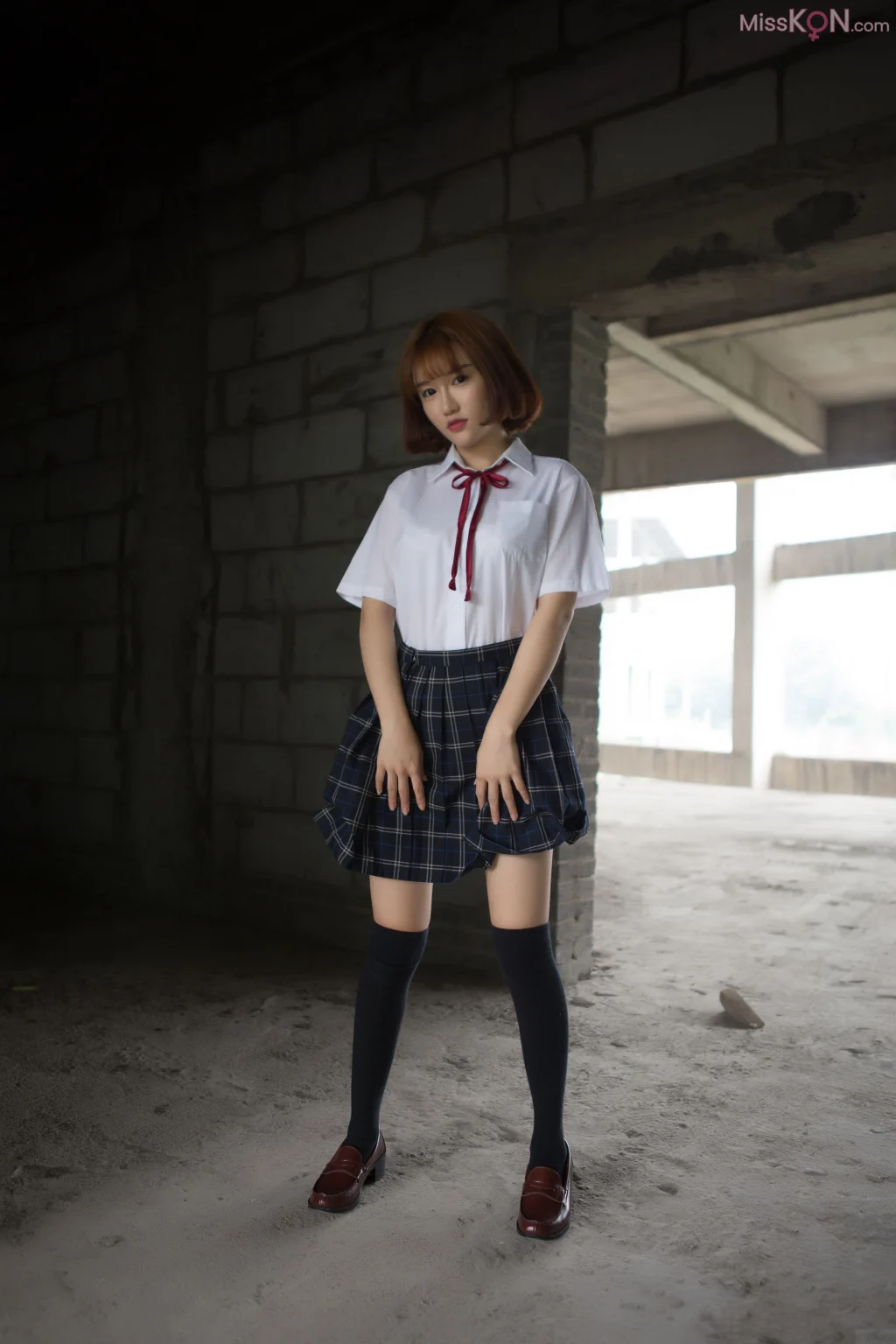 [XR Uncensored] K8傲娇萌萌Vivian: R18 秀人网模特 被束缚的学妹 (119 photos + 3 videos)