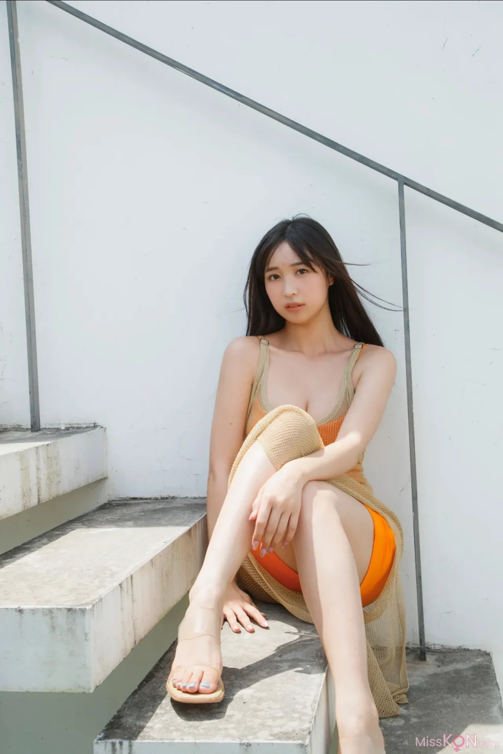 [JP] Aoi Mizobata (溝端葵): FRIDAY Monthly Girl 052 完全未発表100カット (112 photos + 1 video)