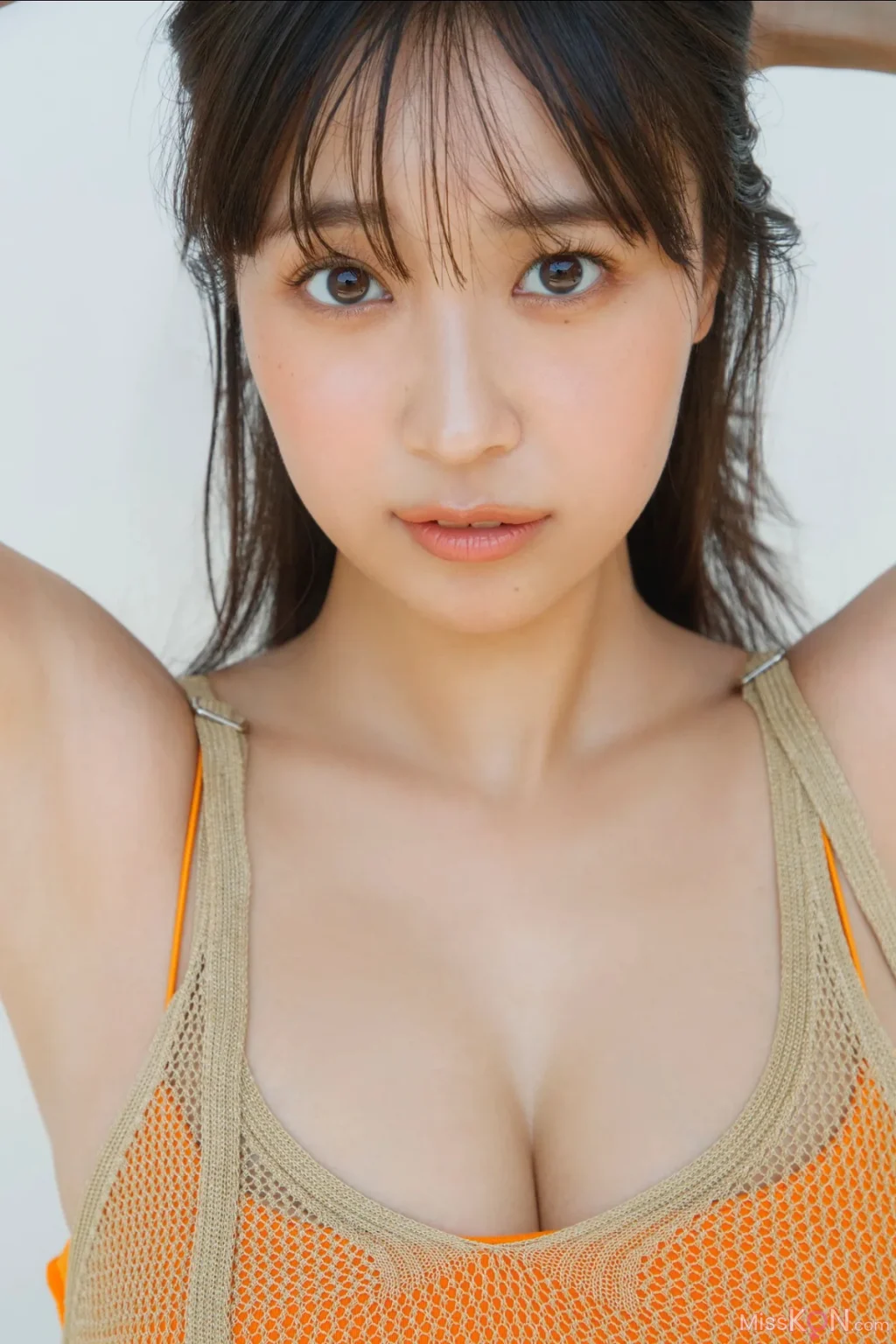 [JP] Aoi Mizobata (溝端葵): FRIDAY Monthly Girl 052 完全未発表100カット (112 photos + 1 video)