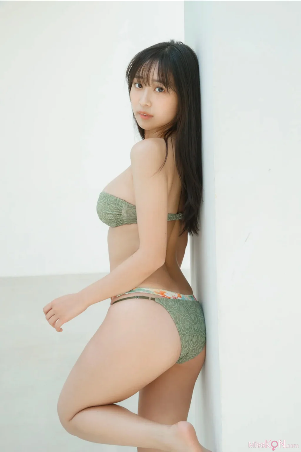 [JP] Aoi Mizobata (溝端葵): FRIDAY Monthly Girl 052 完全未発表100カット (112 photos + 1 video) – Page 2