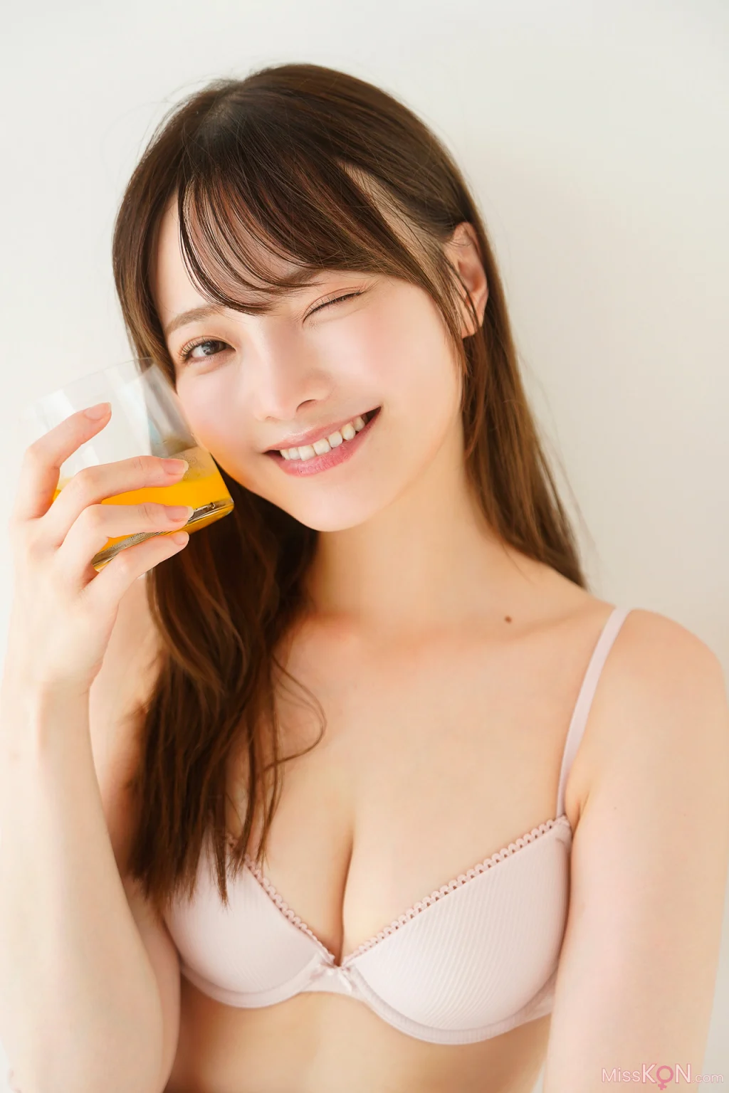 [JP] Himeka Araya (新谷姫加): 漫画アクションデジタル写真集 「Garden」 (53 photos) – Page 2