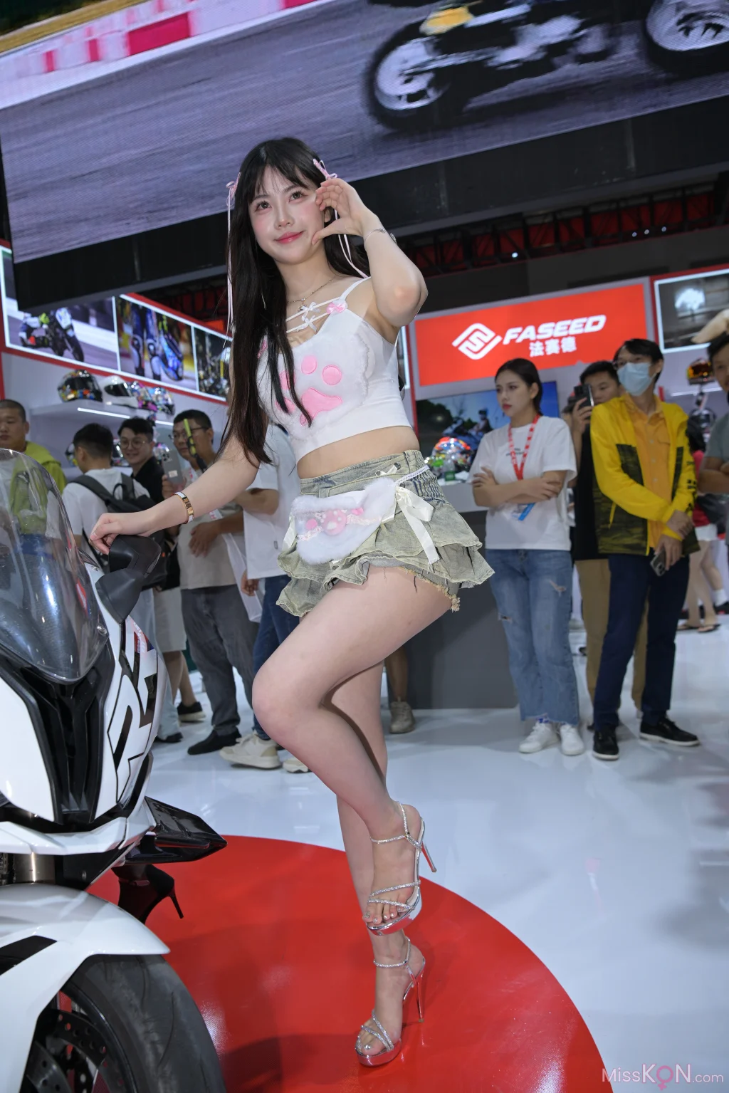 [精选街拍作品] No.5029: 美腿克罗拉 (201 photos) – Page 2