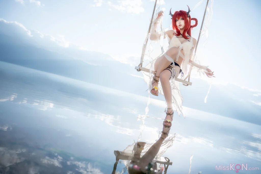 Coser@纸悦Etsu_ko: 明日方舟 史尔特尔 泳装 (37 photos)