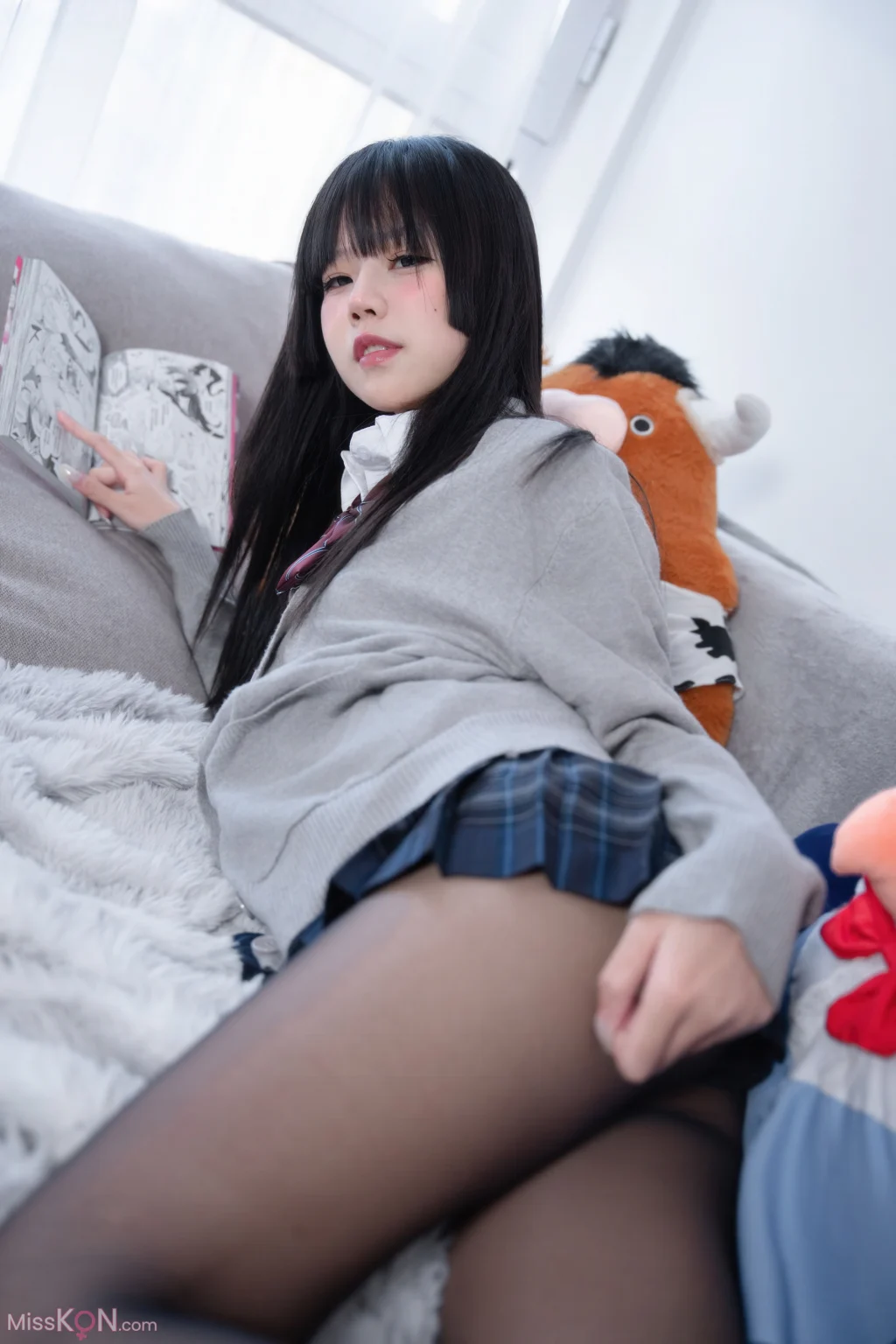 Coser@清水凪: 彼女の部屋 (50 photos)