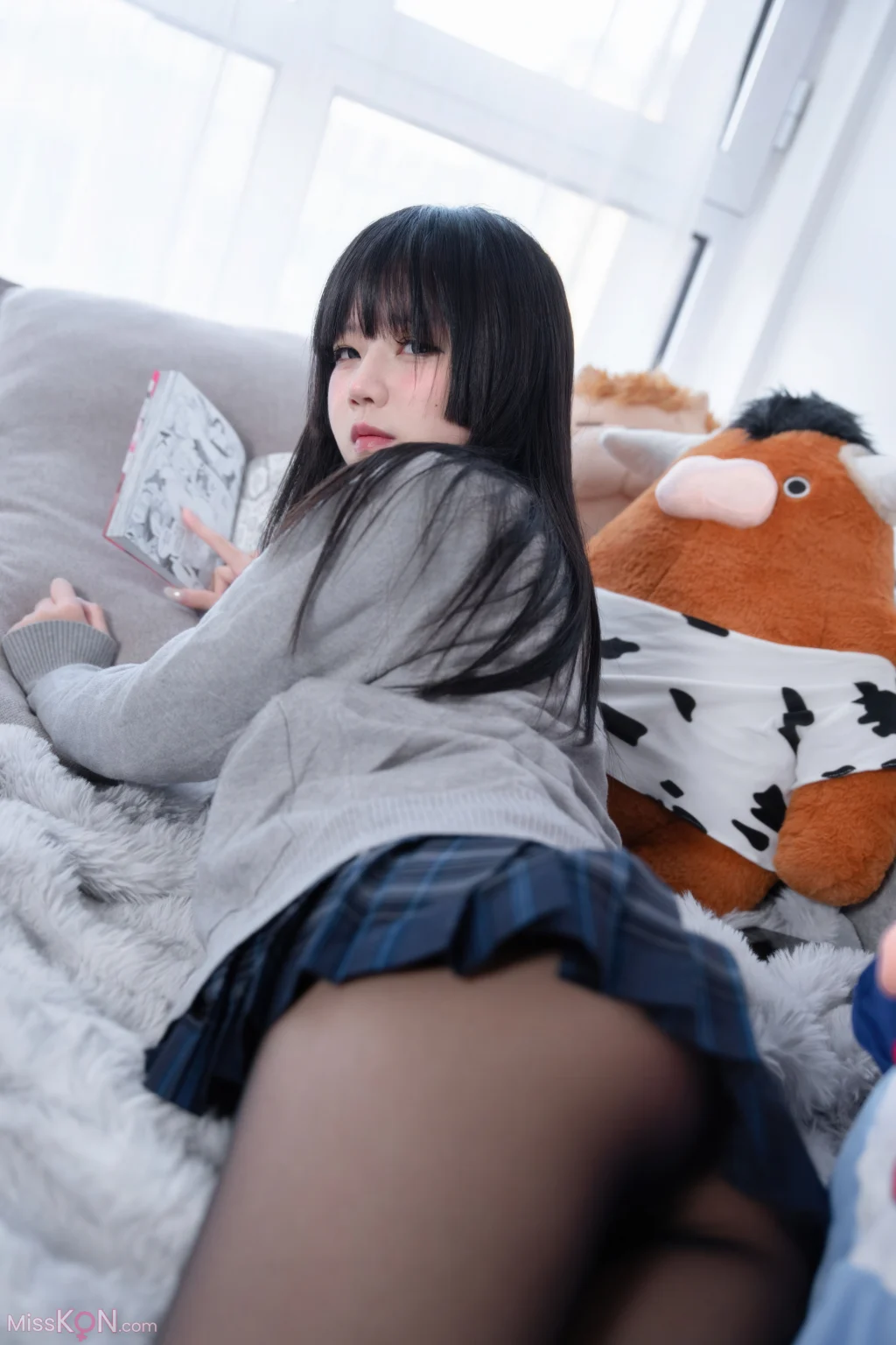 Coser@清水凪: 彼女の部屋 (50 photos)
