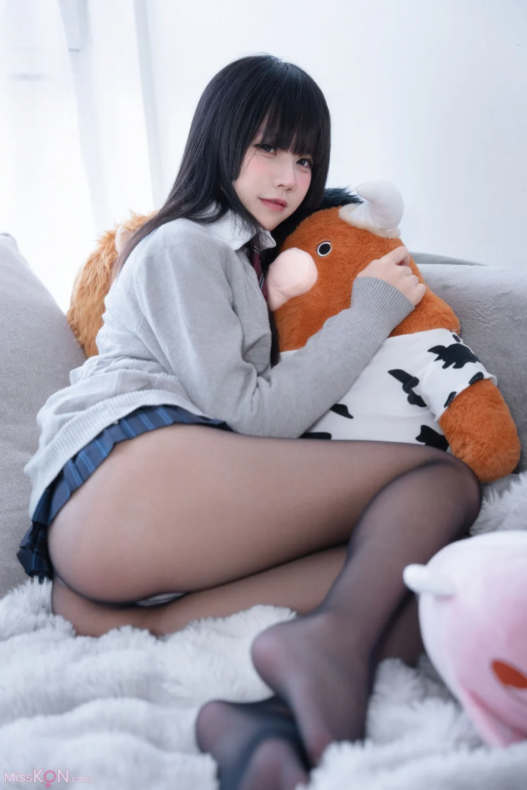 Coser@清水凪: 彼女の部屋 (50 photos)