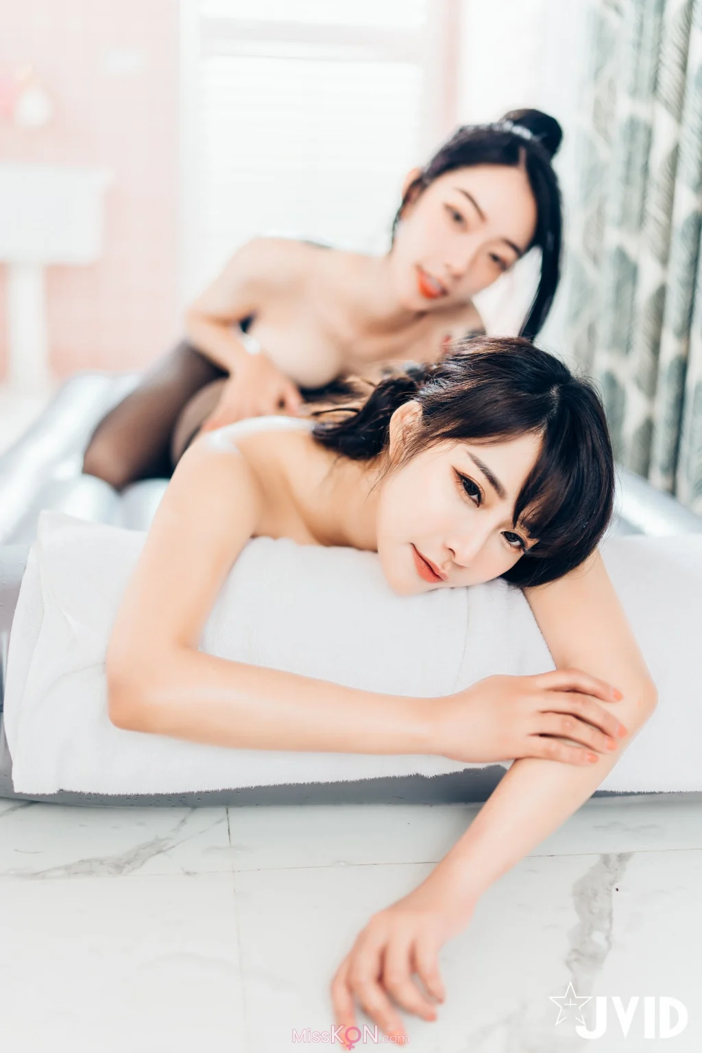 [JVID] Lele 樂樂 & 飄飄哥: 上司新人下属 无内黑丝终极奥义 (156 photos)