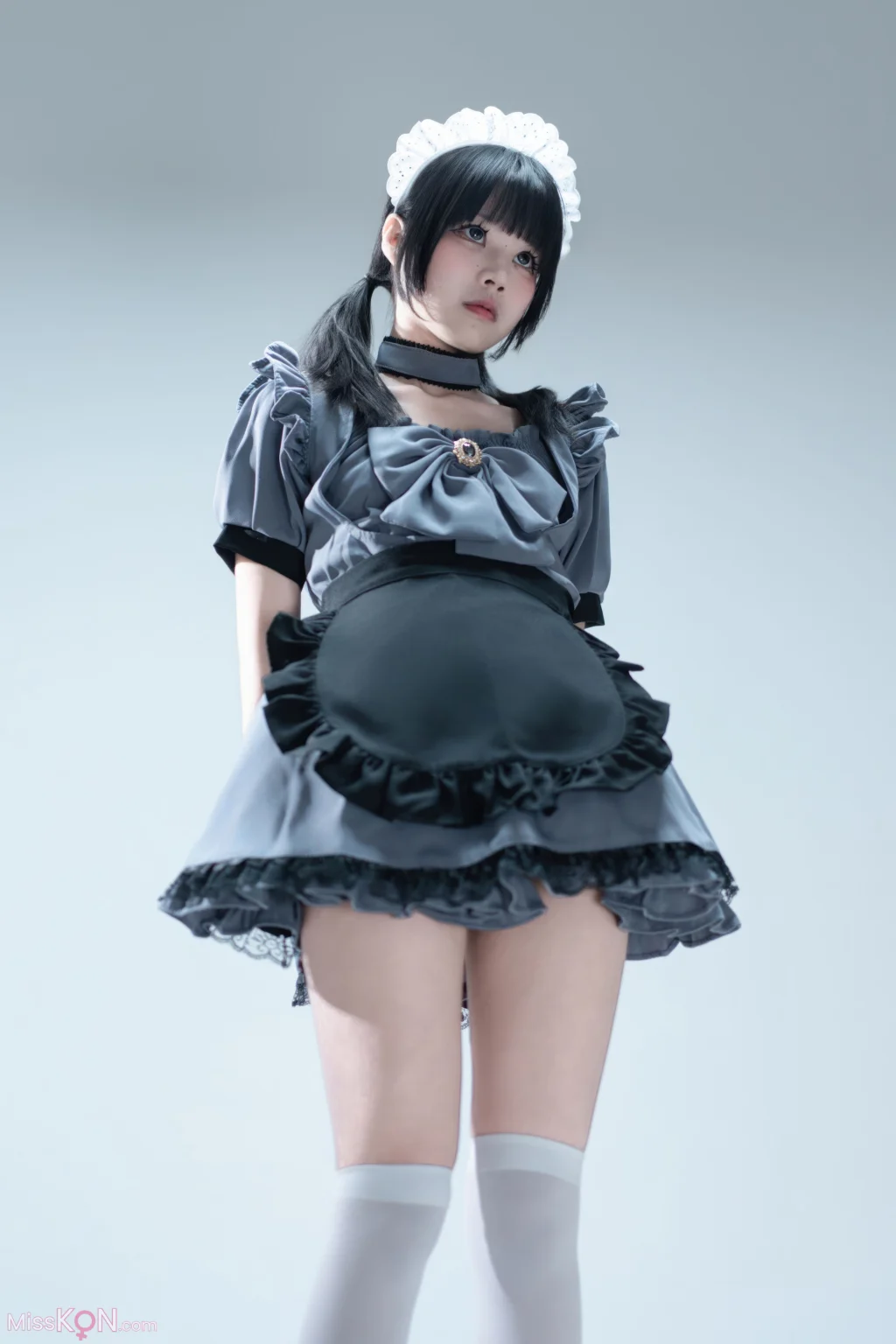 Coser@清水凪: 手提箱与灰色女仆 (80 photos)