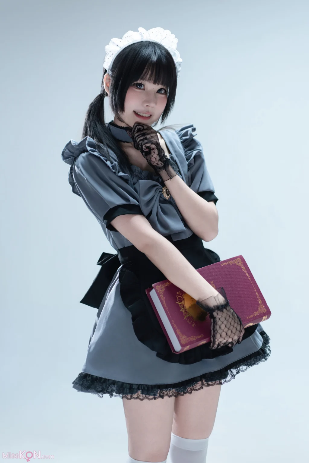 Coser@清水凪: 手提箱与灰色女仆 (80 photos)