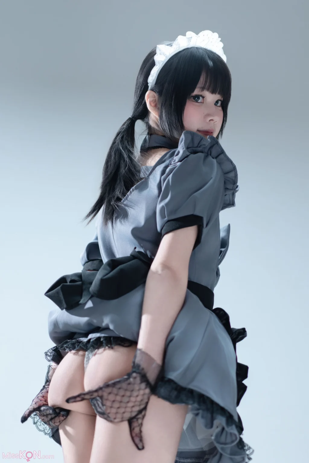 Coser@清水凪: 手提箱与灰色女仆 (80 photos)