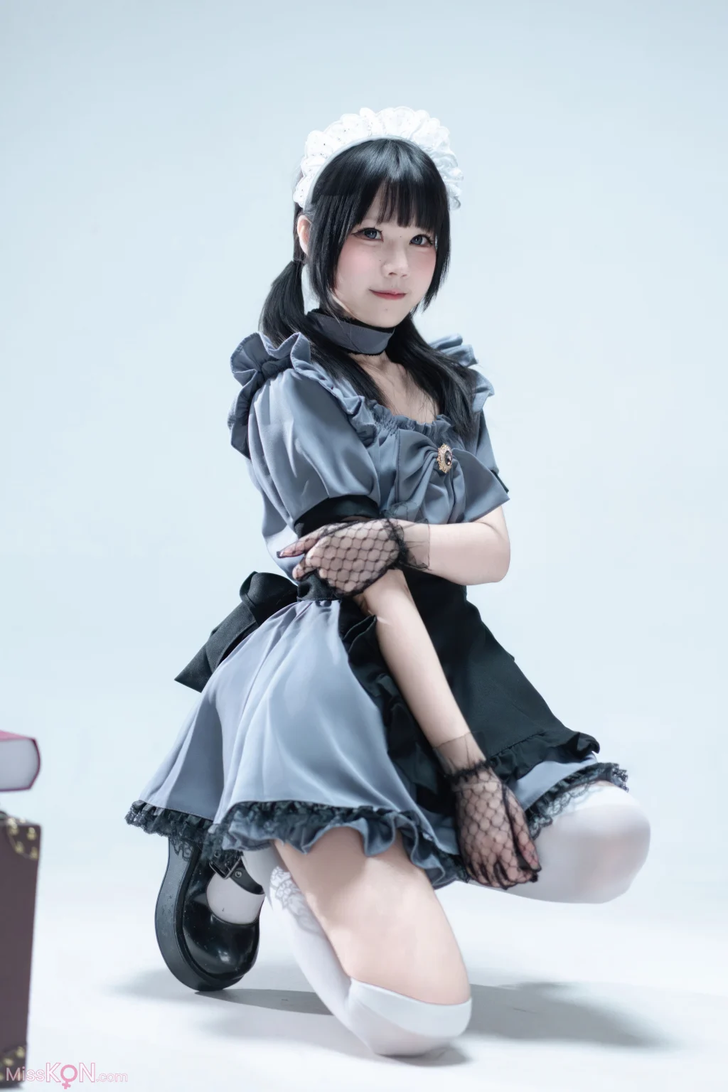 Coser@清水凪: 手提箱与灰色女仆 (80 photos) – Page 2