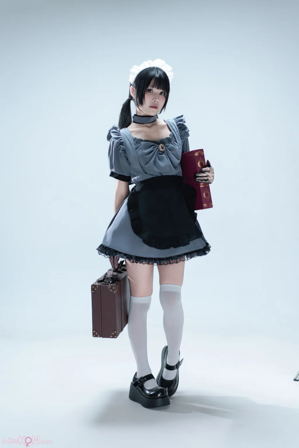 Coser@清水凪: 手提箱与灰色女仆 (80 photos) – Page 2