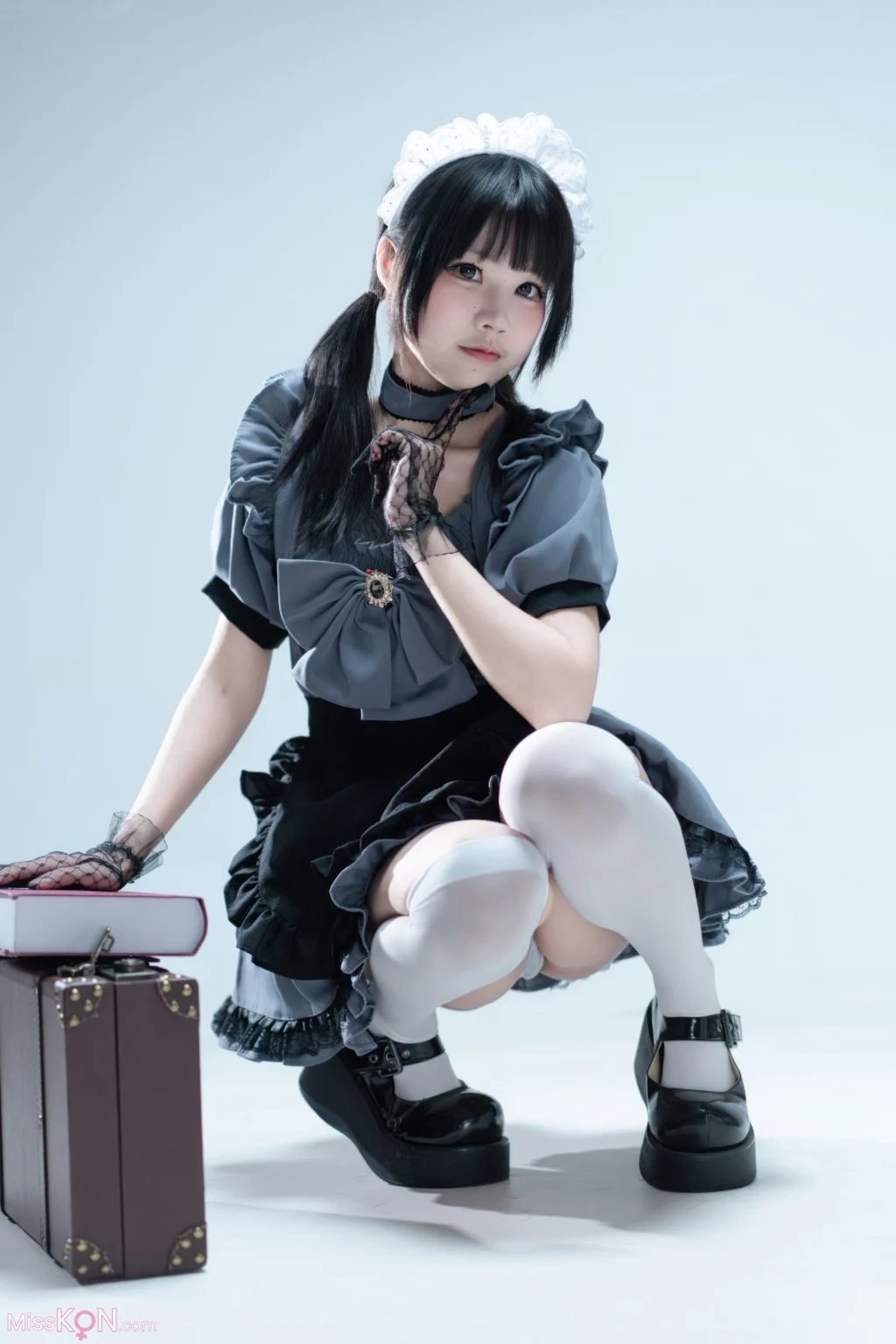 Coser@清水凪: 手提箱与灰色女仆 (80 photos) – Page 2