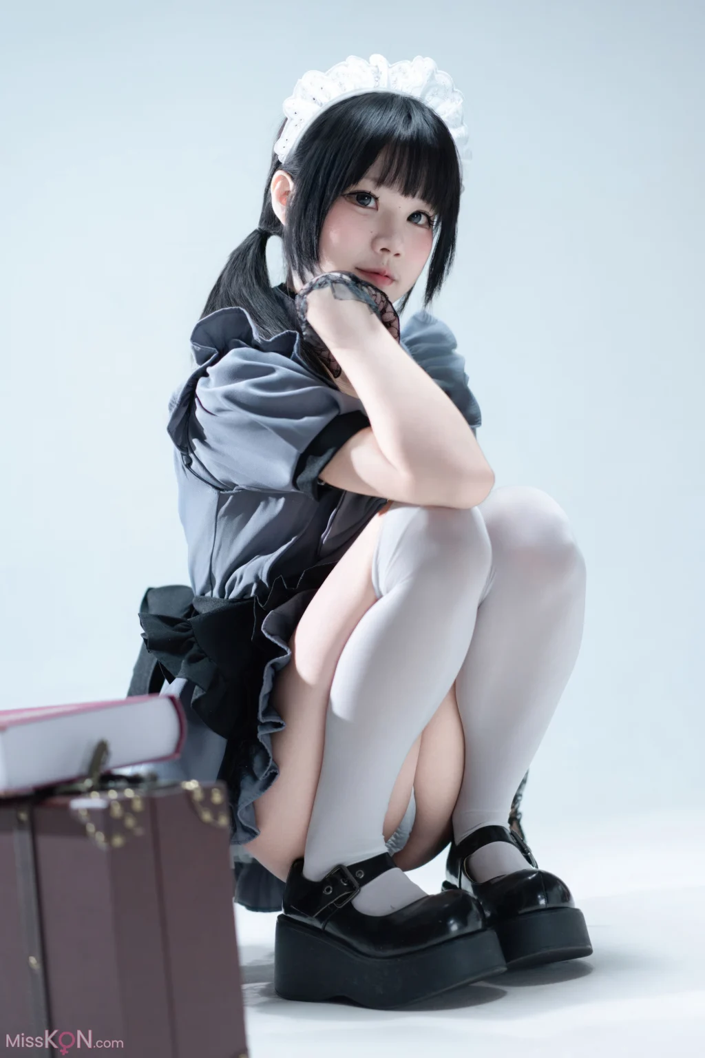 Coser@清水凪: 手提箱与灰色女仆 (80 photos) – Page 2