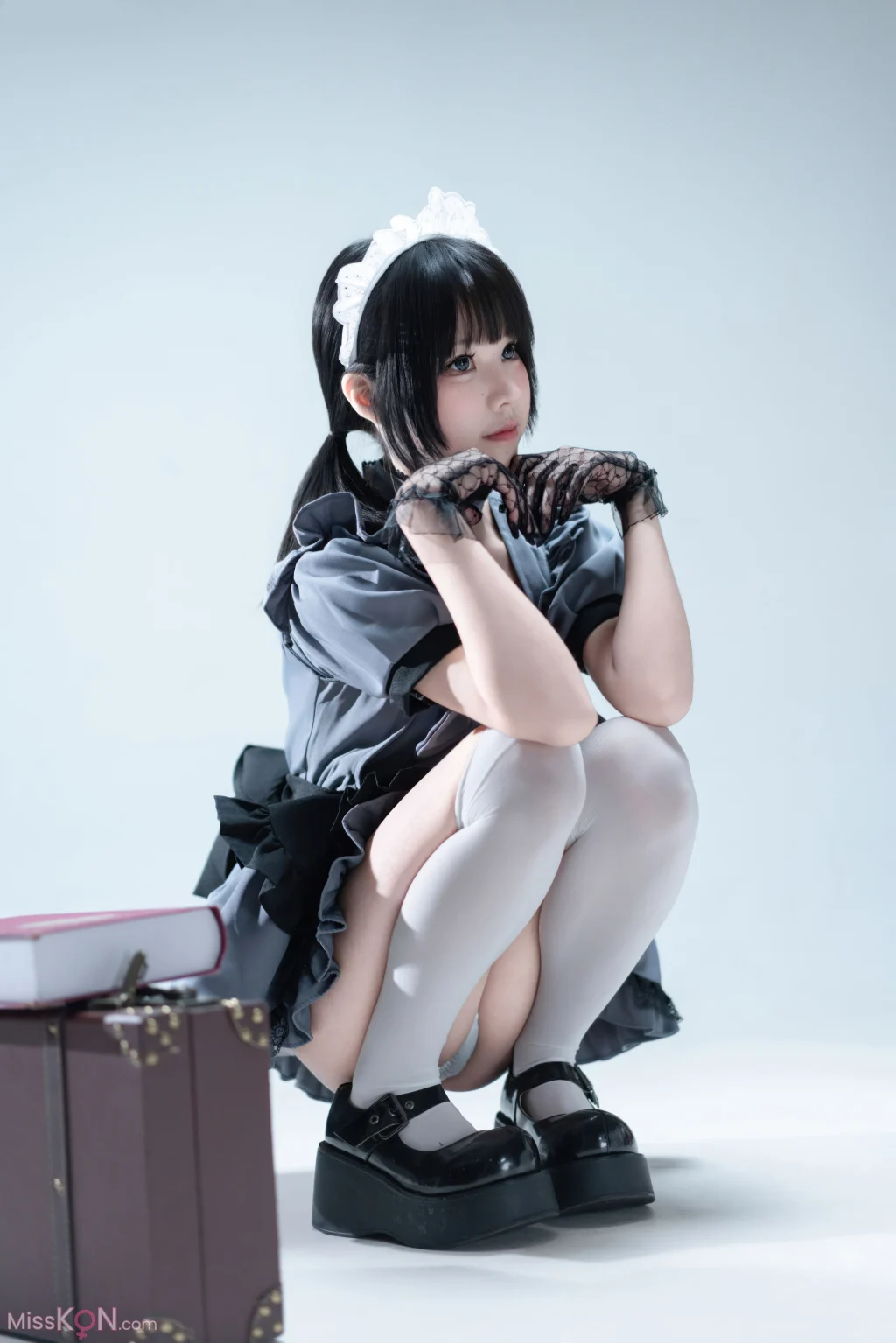 Coser@清水凪: 手提箱与灰色女仆 (80 photos) – Page 2