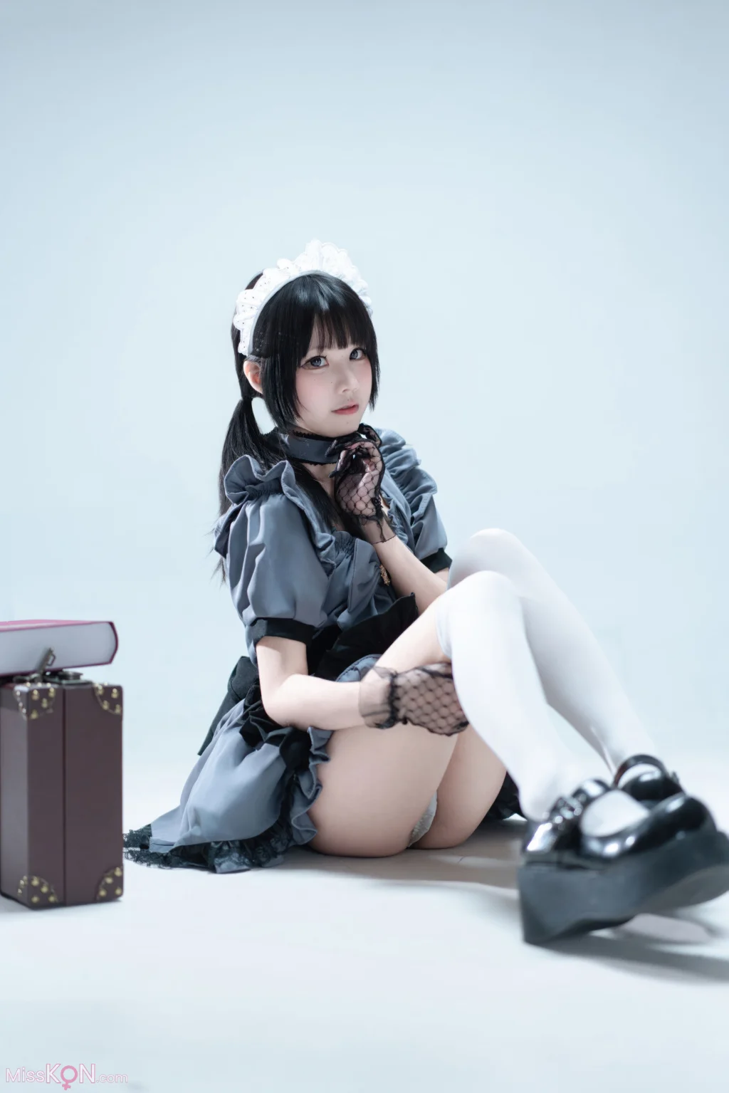 Coser@清水凪: 手提箱与灰色女仆 (80 photos) – Page 2
